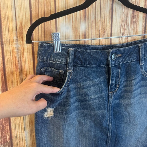 Apt. 9 Women’s Blue Denim Distressed Mini Jean Skirt Size 8 - Picture 4 of 7